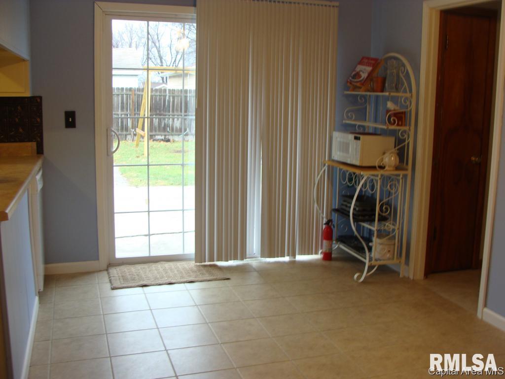 1107 Rutledge Street Pawnee, IL 62558 - Photo 9 of 18 Gallery Image 9