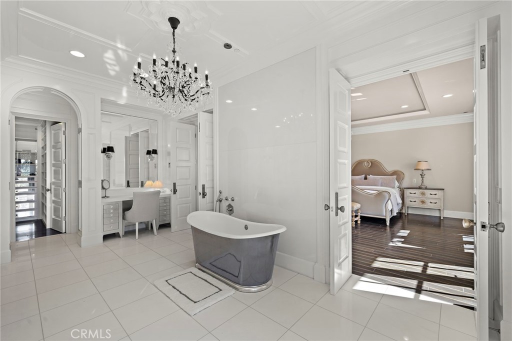 12 Thomas Road Ladera Ranch, CA 92694 - Photo 39 of 70 a very nice looking room with a large mirror