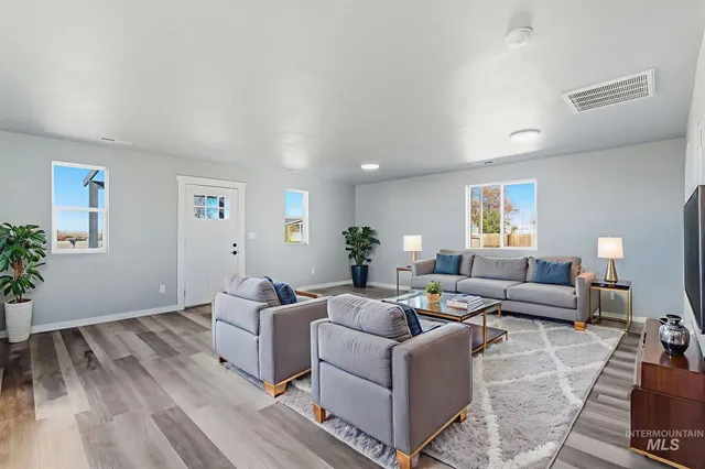 $295,000 | 410 South Roswell Boulevard, Parma, ID 83660