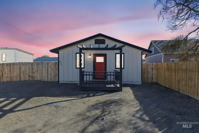 $295,000 | 410 South Roswell Boulevard, Parma, ID 83660