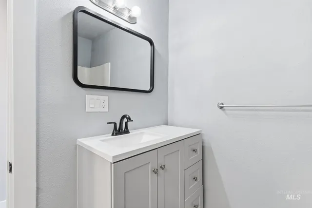 $295,000 | 410 South Roswell Boulevard, Parma, ID 83660