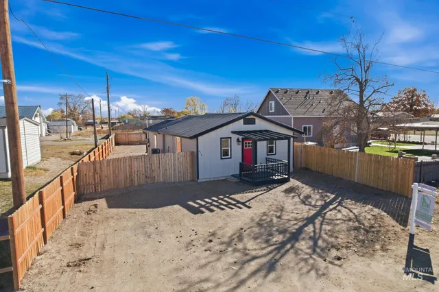 $295,000 | 410 South Roswell Boulevard, Parma, ID 83660