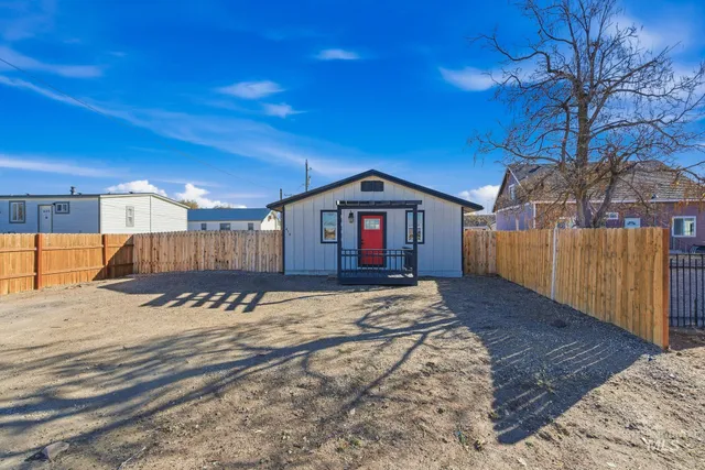 $295,000 | 410 South Roswell Boulevard, Parma, ID 83660