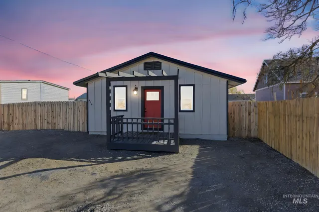 $295,000 | 410 South Roswell Boulevard, Parma, ID 83660