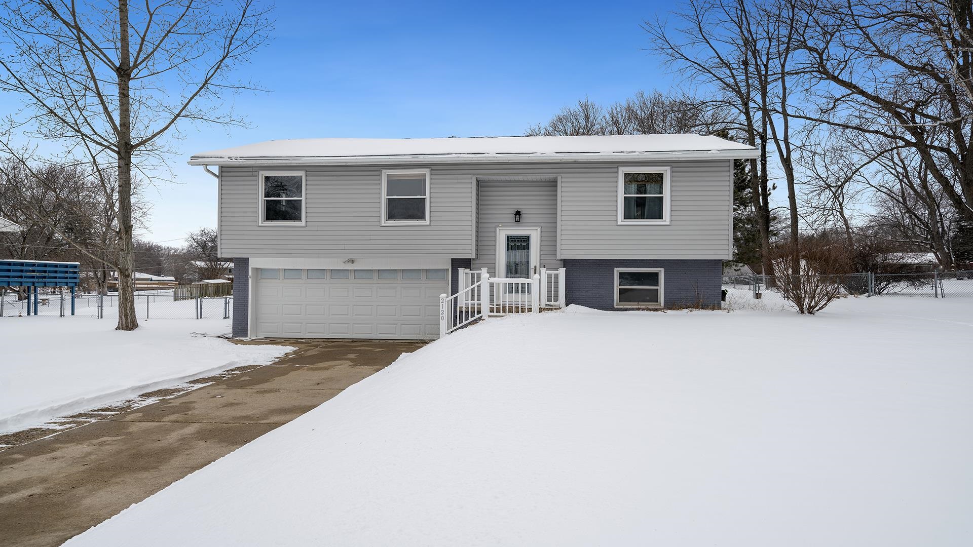 2120 West Middlebury Road Freeport, IL 61032 - Photo 1 of 25 Gallery Image 1