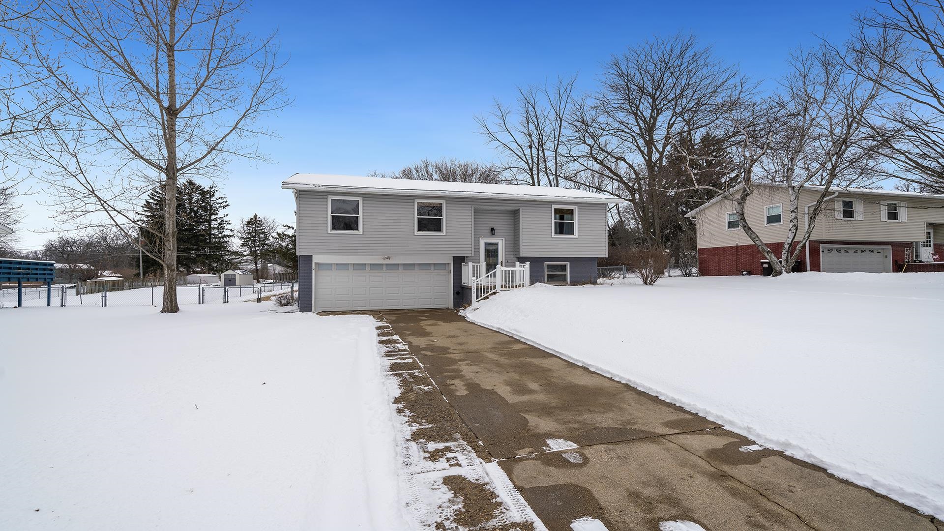 2120 West Middlebury Road Freeport, IL 61032 - Photo 2 of 25 Gallery Image 2