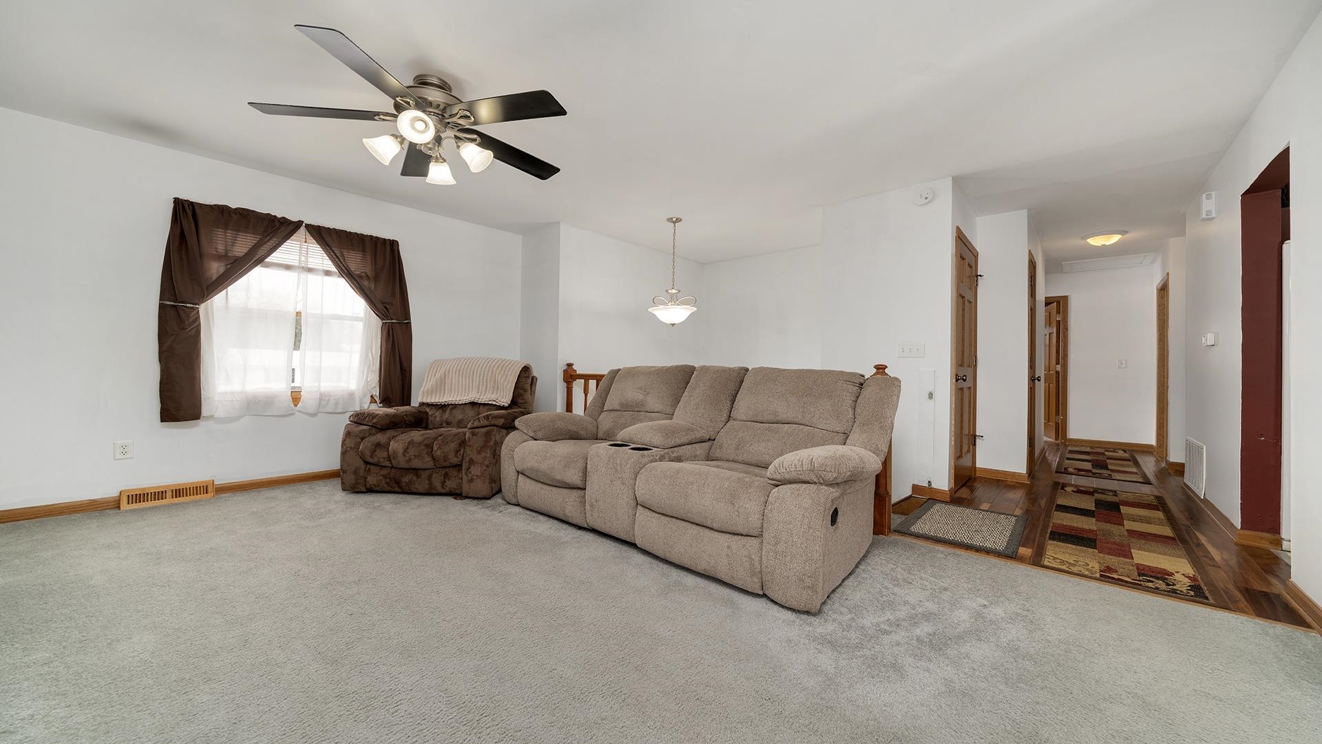 2120 West Middlebury Road Freeport, IL 61032 - Photo 3 of 25 Gallery Image 3