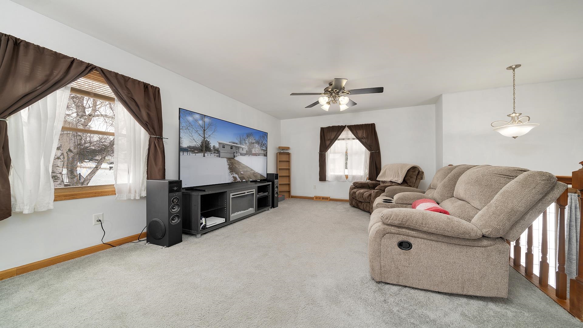 2120 West Middlebury Road Freeport, IL 61032 - Photo 4 of 25 Gallery Image 4