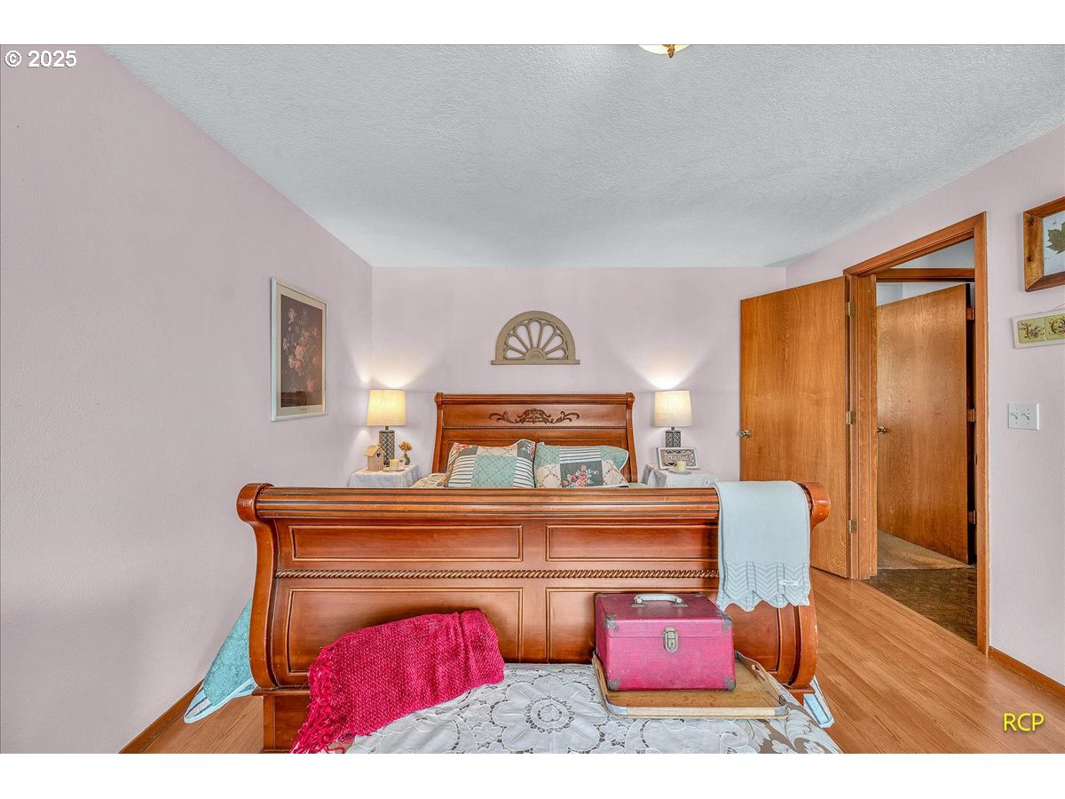 24312 Cardwell Hill Drive Philomath, OR 97370 - Photo 32 of 48 a view of front door with couch