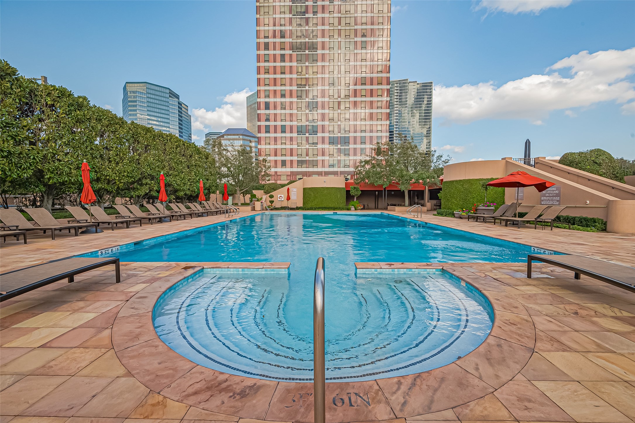 5100 San Felipe Street, Unit 34 Houston, TX 77056 - Photo 23 of 26 a swimming pool with outdoor seating