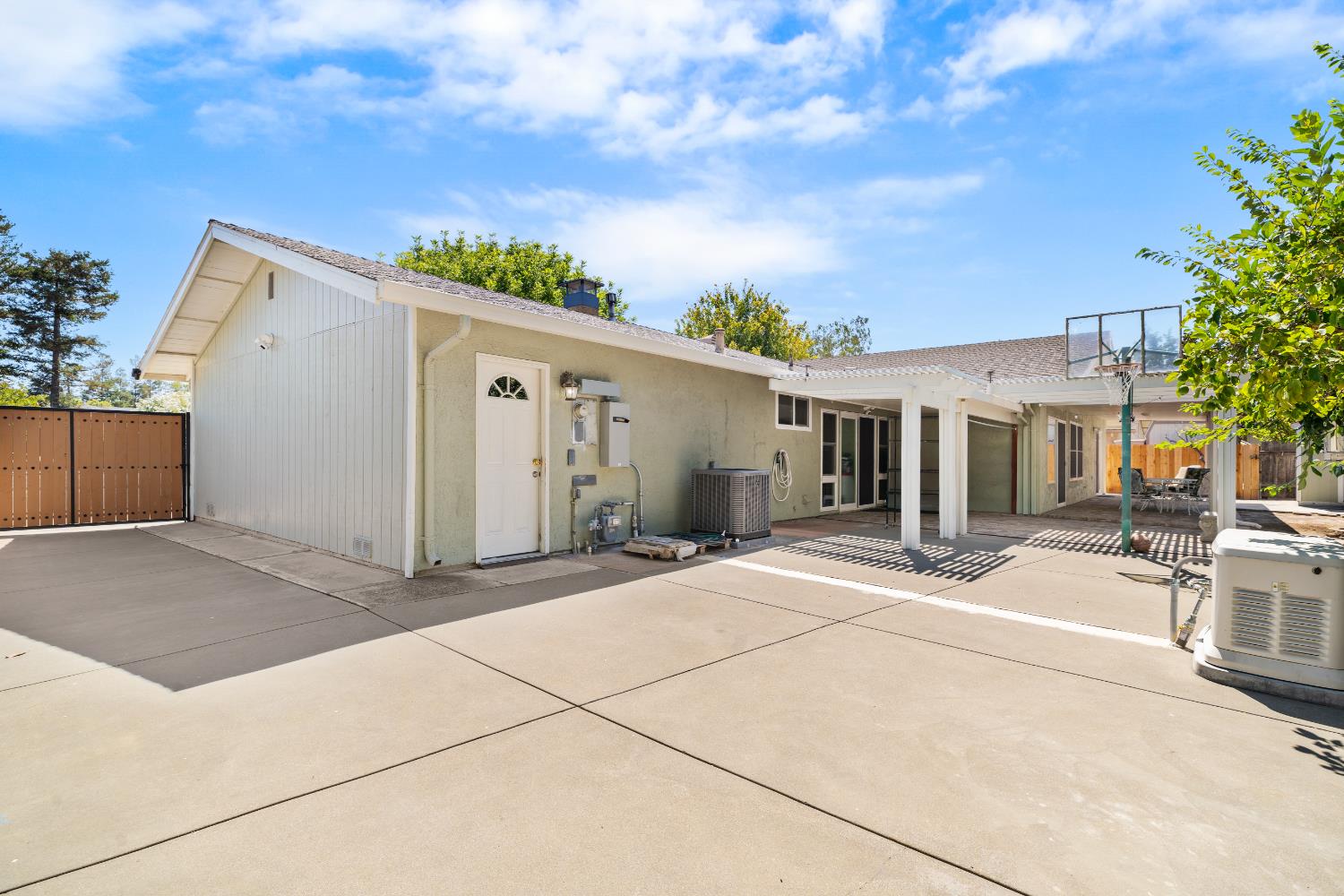 9713 Thornton Road Stockton, CA 95209 - Photo 37 of 49