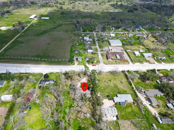 a view of a house with yard and tree s