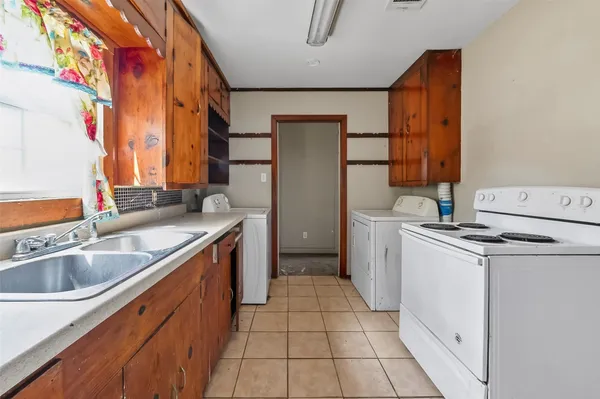 a view of livingroom with entryway