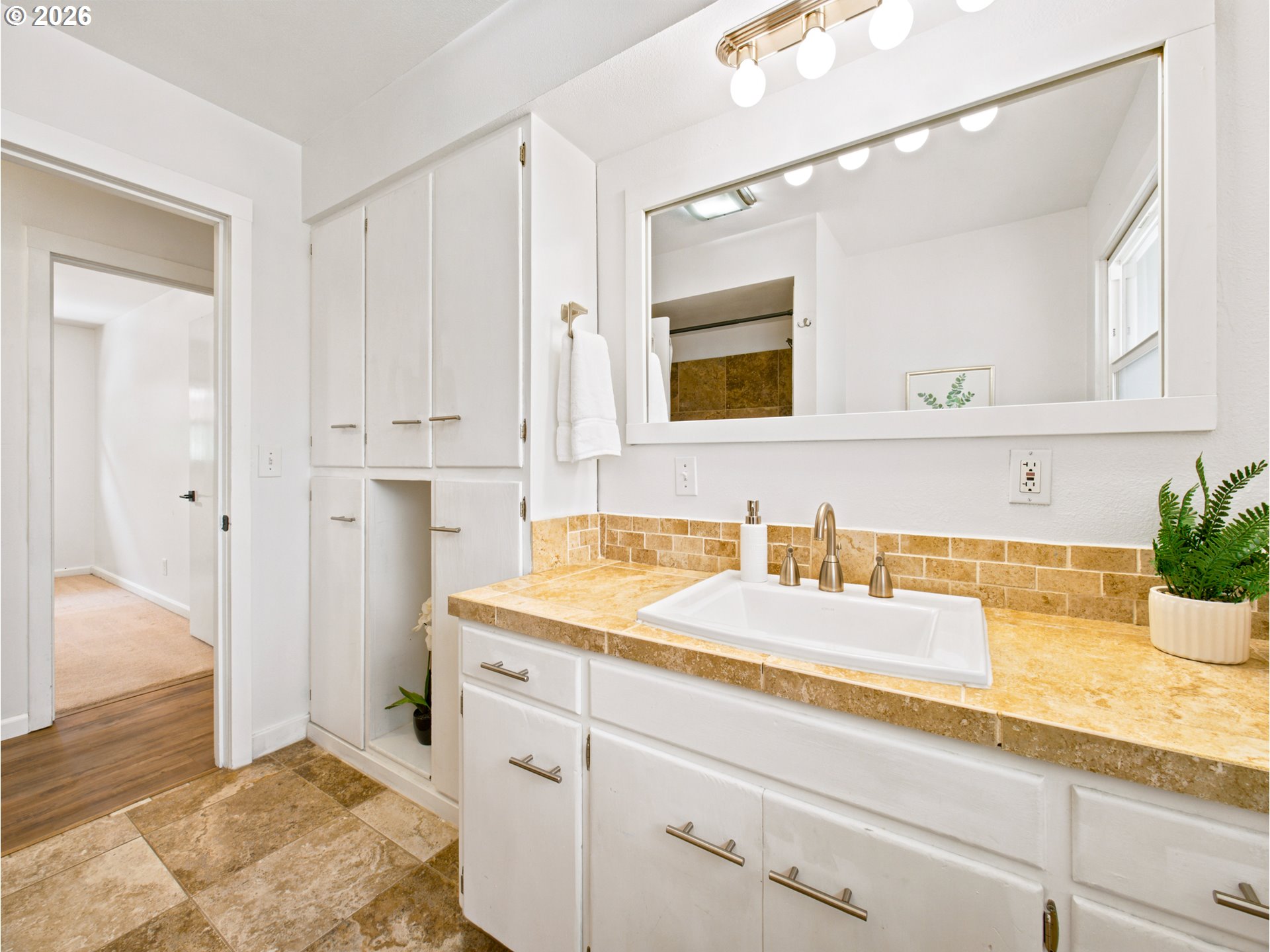 20310 Southwest Boones Ferry Road Tualatin, OR 97062 - Photo 27 of 48 Bathroom