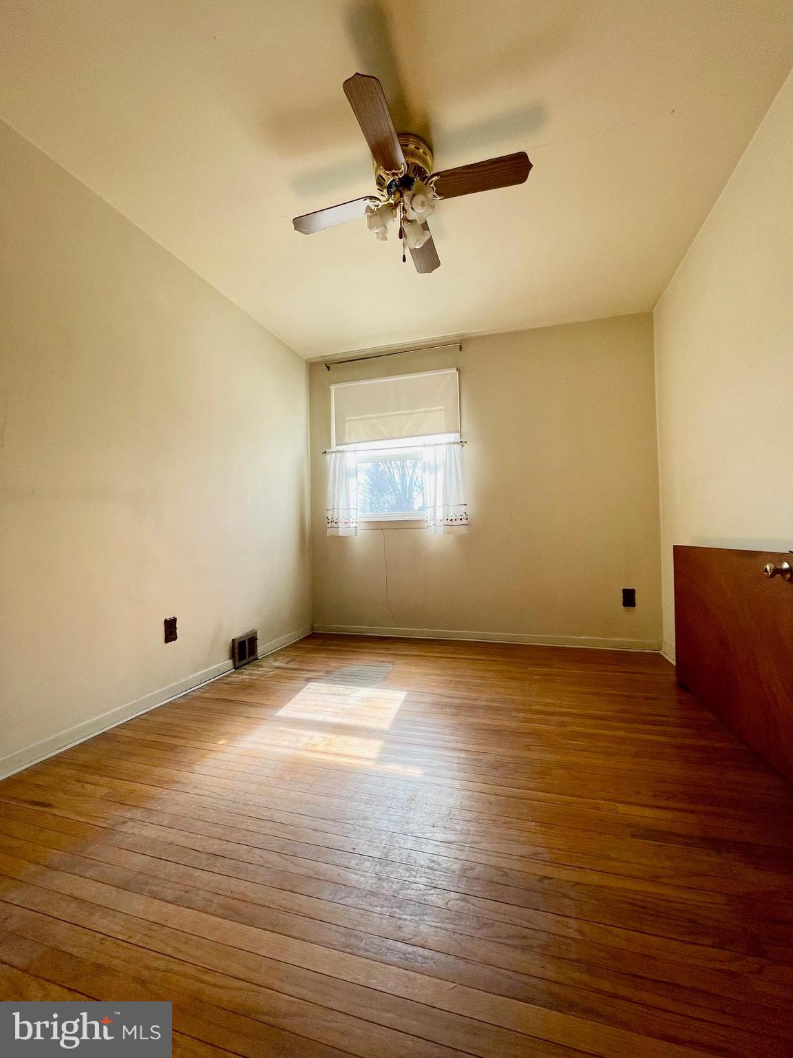 8941 Blue Grass Road Philadelphia, PA 19152 - Photo 18 of 33 3rd Bedroom with Ceiling Fan