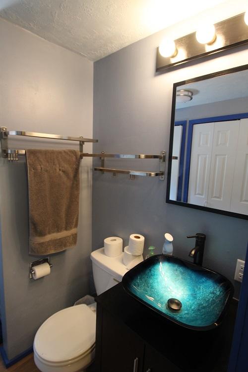 674 Loop Drive Springville, CA 93265 - Photo 19 of 50 Hall bath