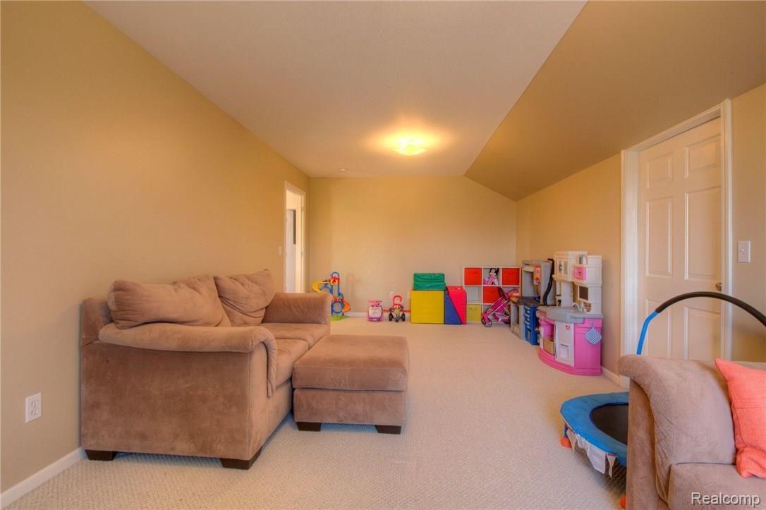 10575 Mason Road Fowlerville, MI 48836 - Photo 17 of 34 930A6283_4_5_preview.jpeg
