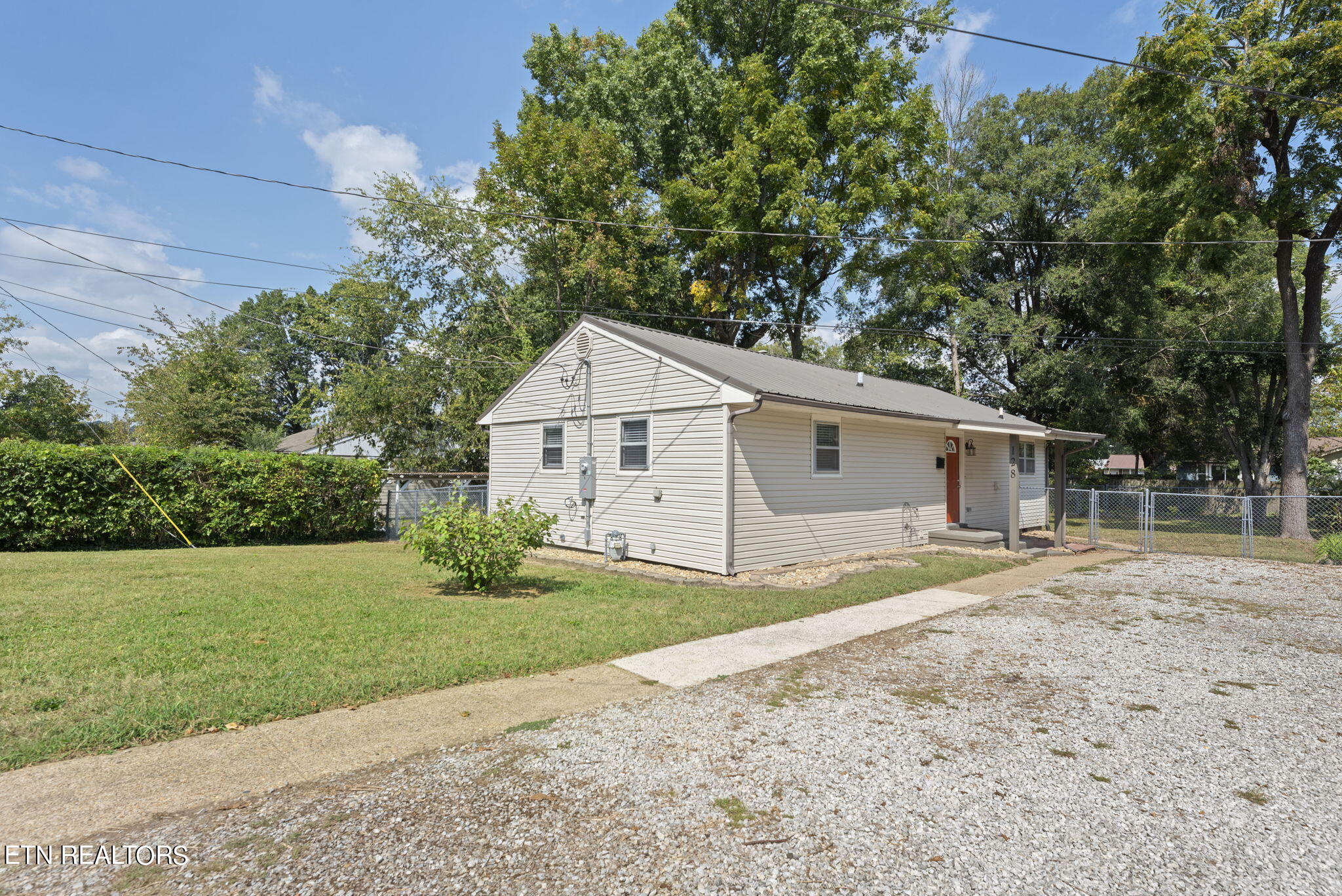 128 Nevada Circle Oak Ridge, TN 37830 - Photo 2 of 25 2-web-or-mls-Nvd128 (1)