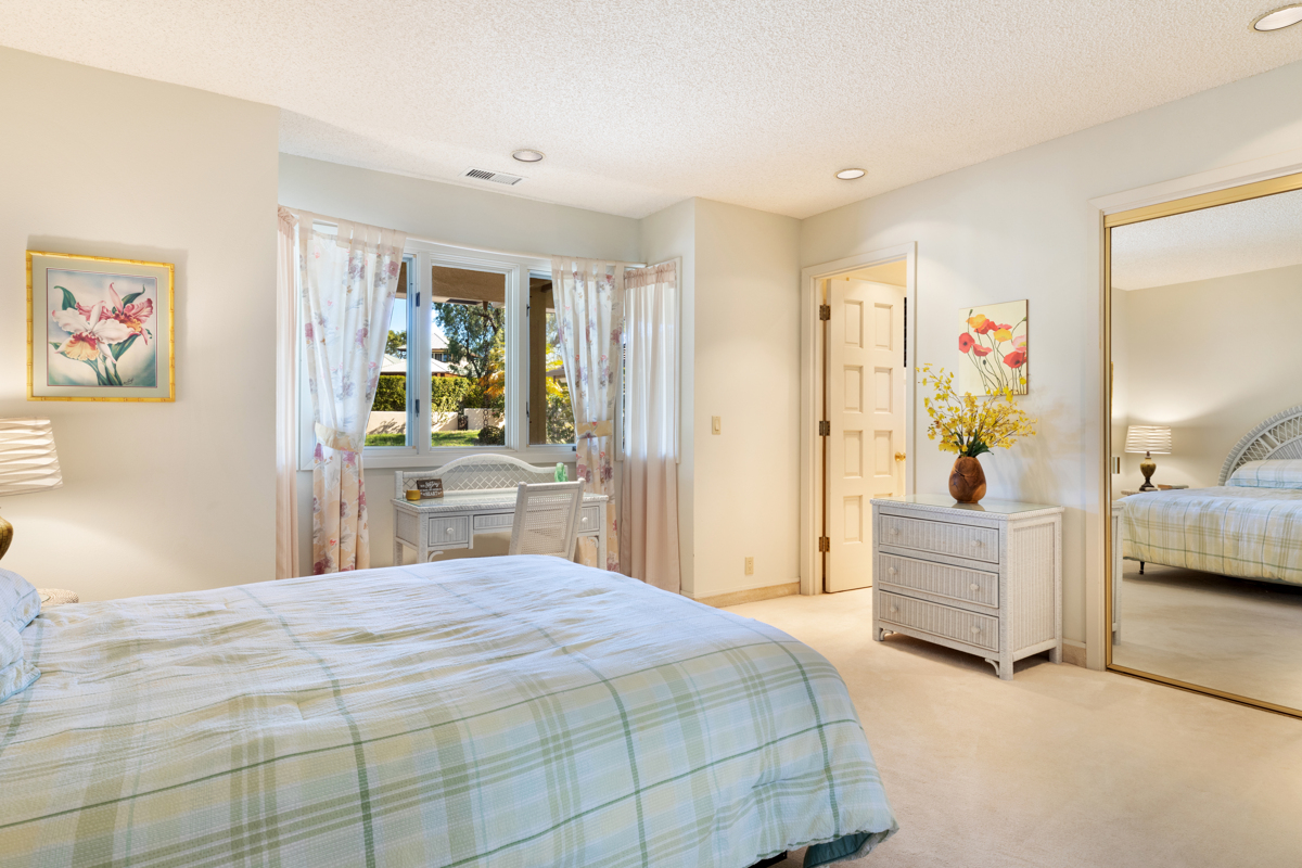 71-1638 Puu Napoo Drive Kailua-Kona, HI 96740 - Photo 22 of 30 a spacious bedroom with a bed and a cabinets