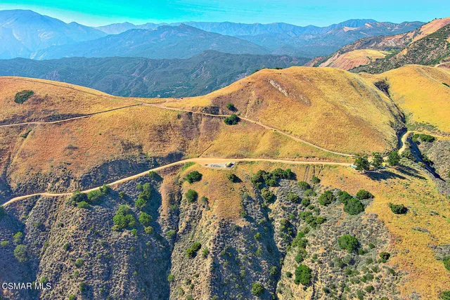 a view of a backyard of the house