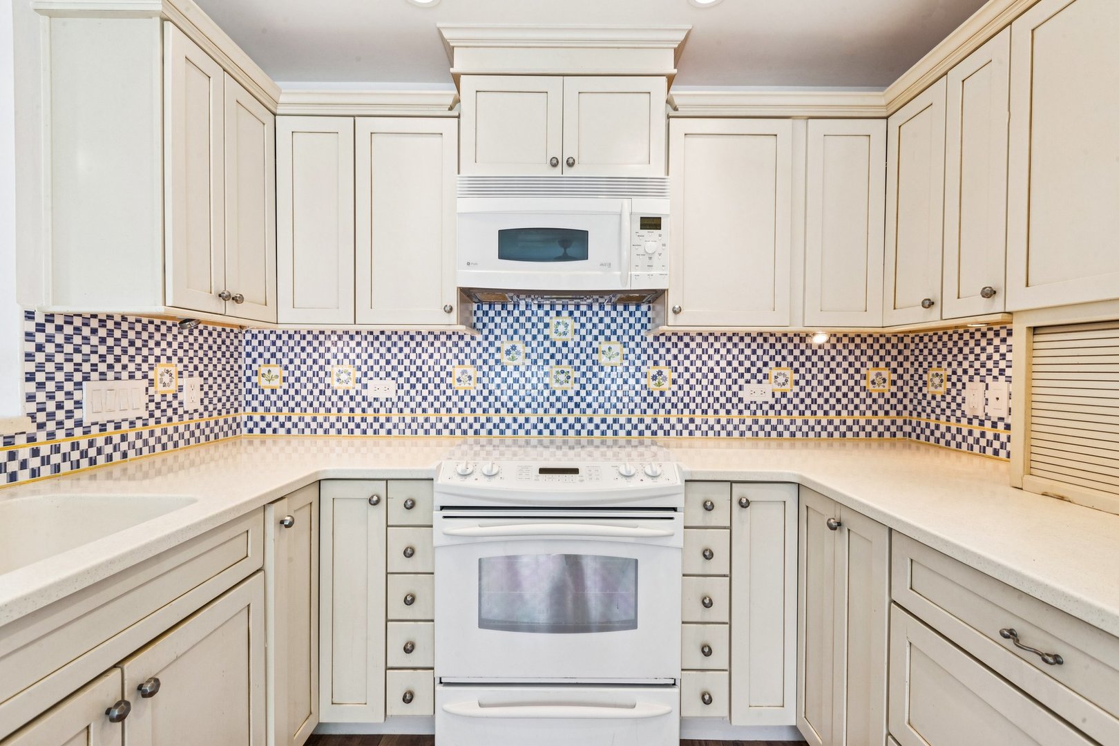 1946 Briarcliffe Boulevard Wheaton, IL 60189 - Photo 14 of 37