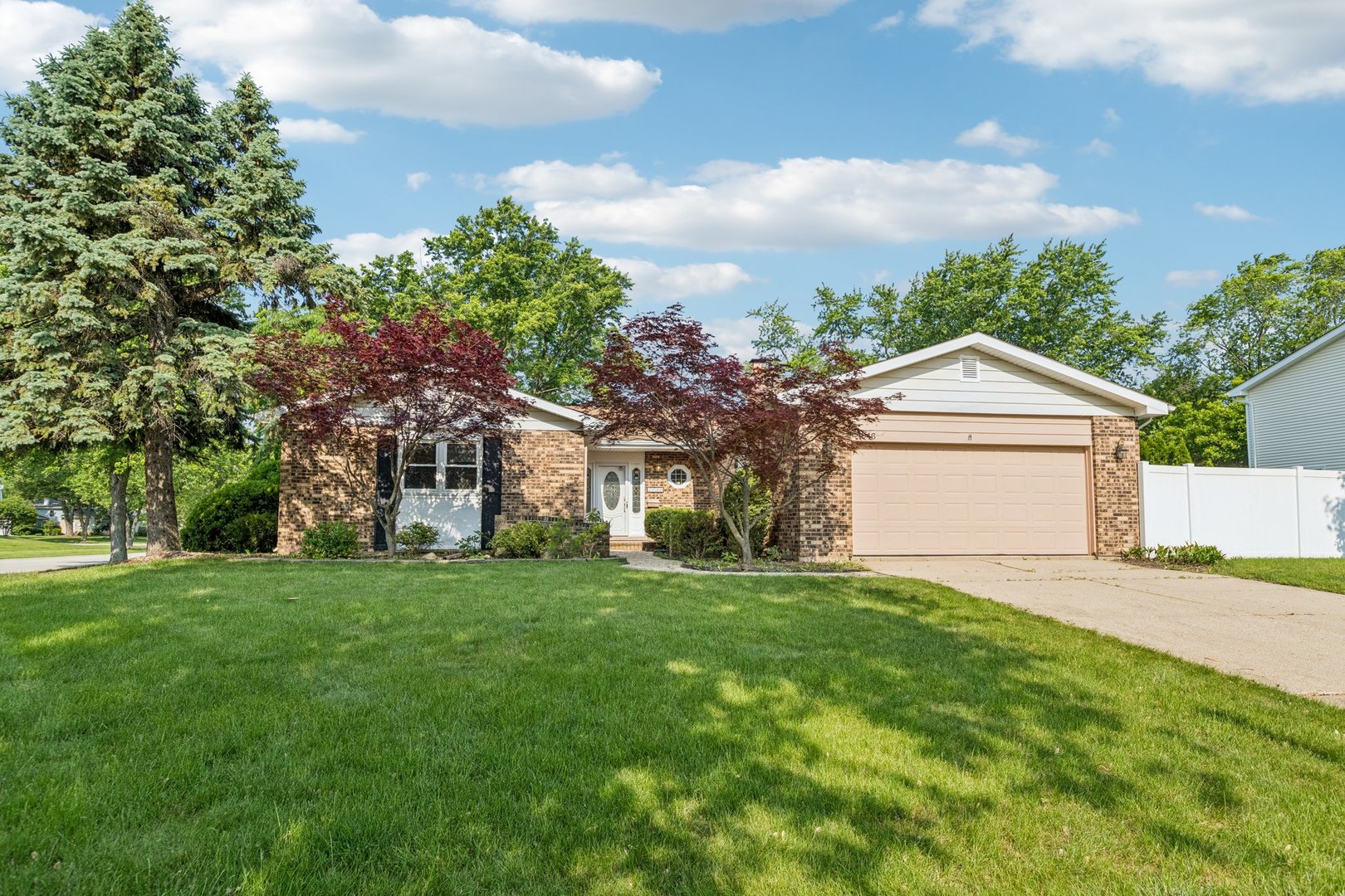 1946 Briarcliffe Boulevard Wheaton, IL 60189 - Photo 2 of 37