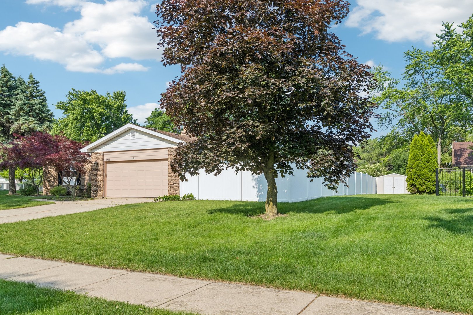 1946 Briarcliffe Boulevard Wheaton, IL 60189 - Photo 3 of 37