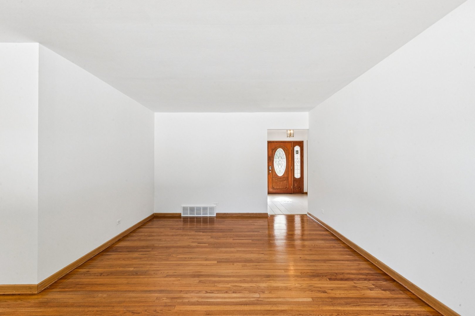 1946 Briarcliffe Boulevard Wheaton, IL 60189 - Photo 6 of 37