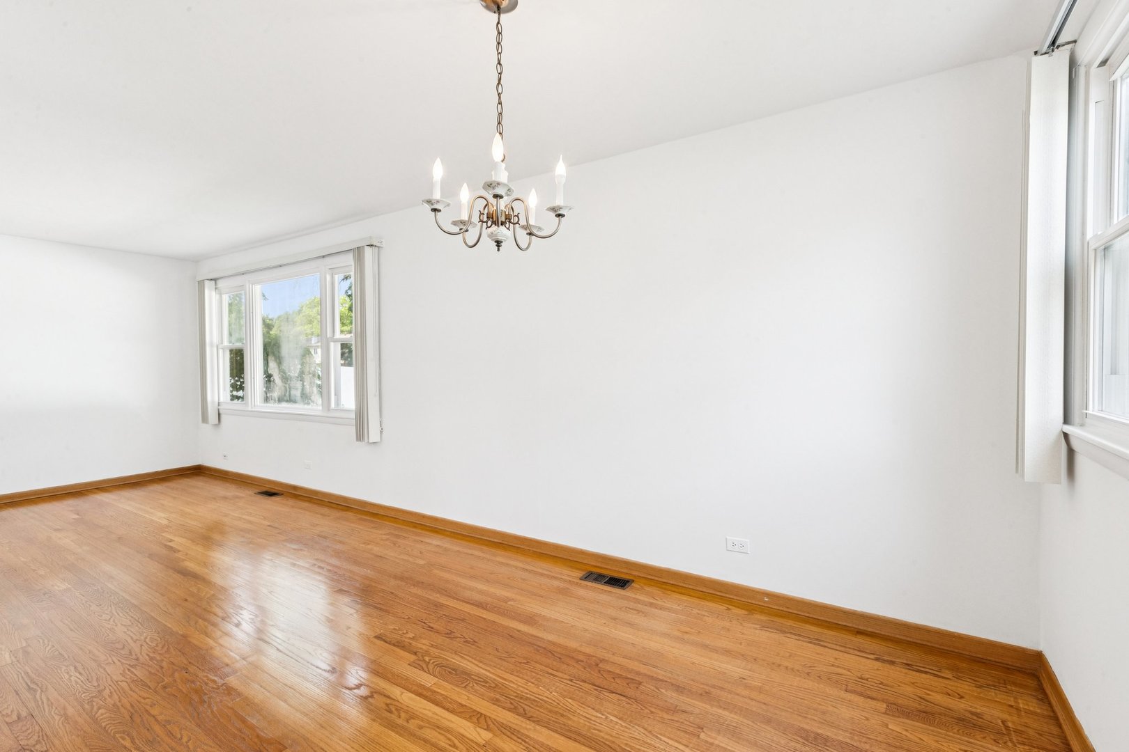 1946 Briarcliffe Boulevard Wheaton, IL 60189 - Photo 9 of 37