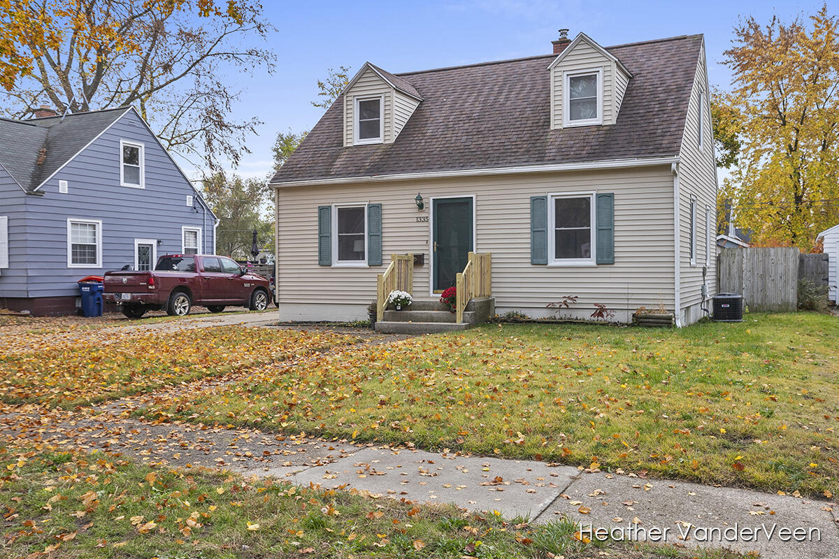 1335 Cornell Road Muskegon, MI 49441 - Photo 2 of 25 IMG_1001