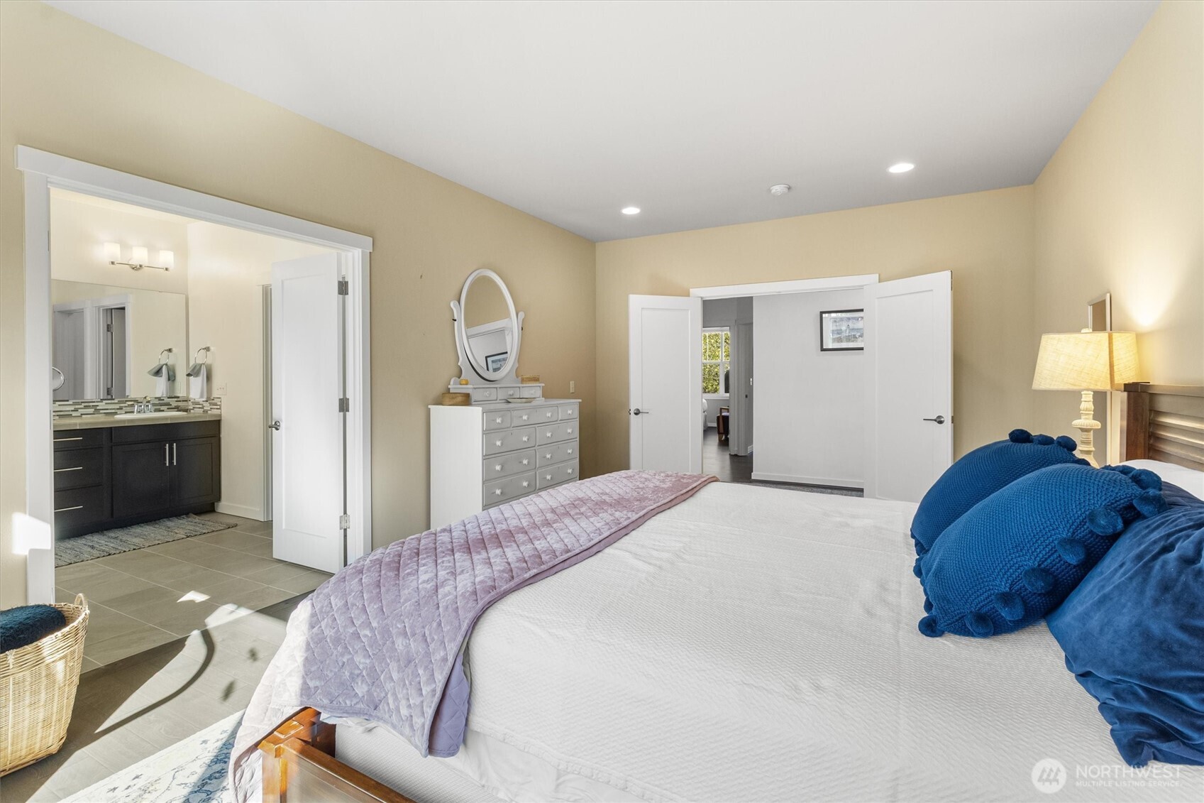 2712 Coho Lane Anacortes, WA 98221 - Photo 15 of 34 a spacious bedroom with a bed and a couch