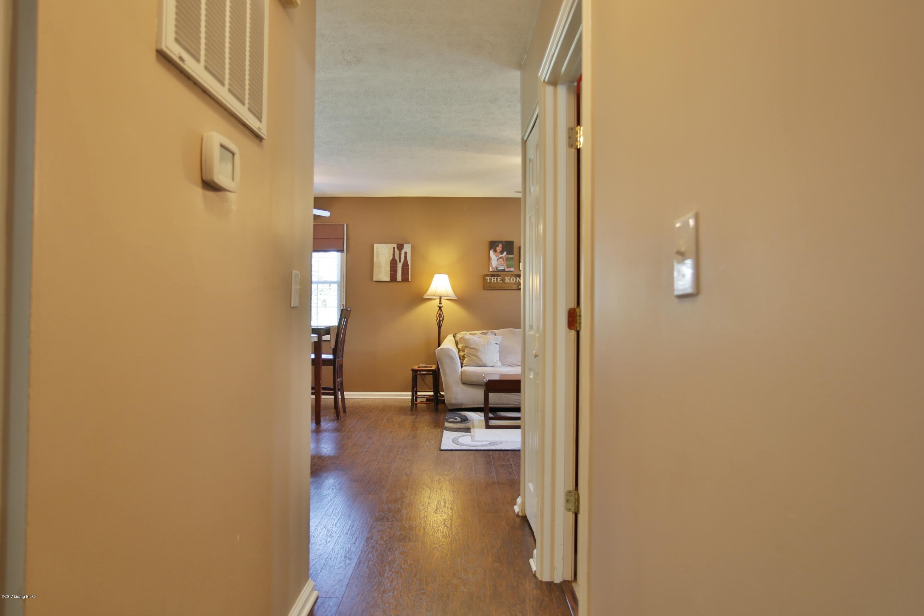 10202 Rod N Reel Road Louisville, KY 40229 - Photo 5 of 31 17
