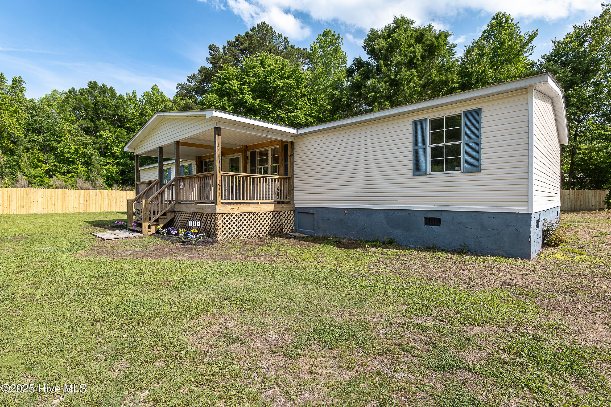 117 Rodeo Lane Jacksonville, NC 28540 - Photo 2 of 33 Front of Home