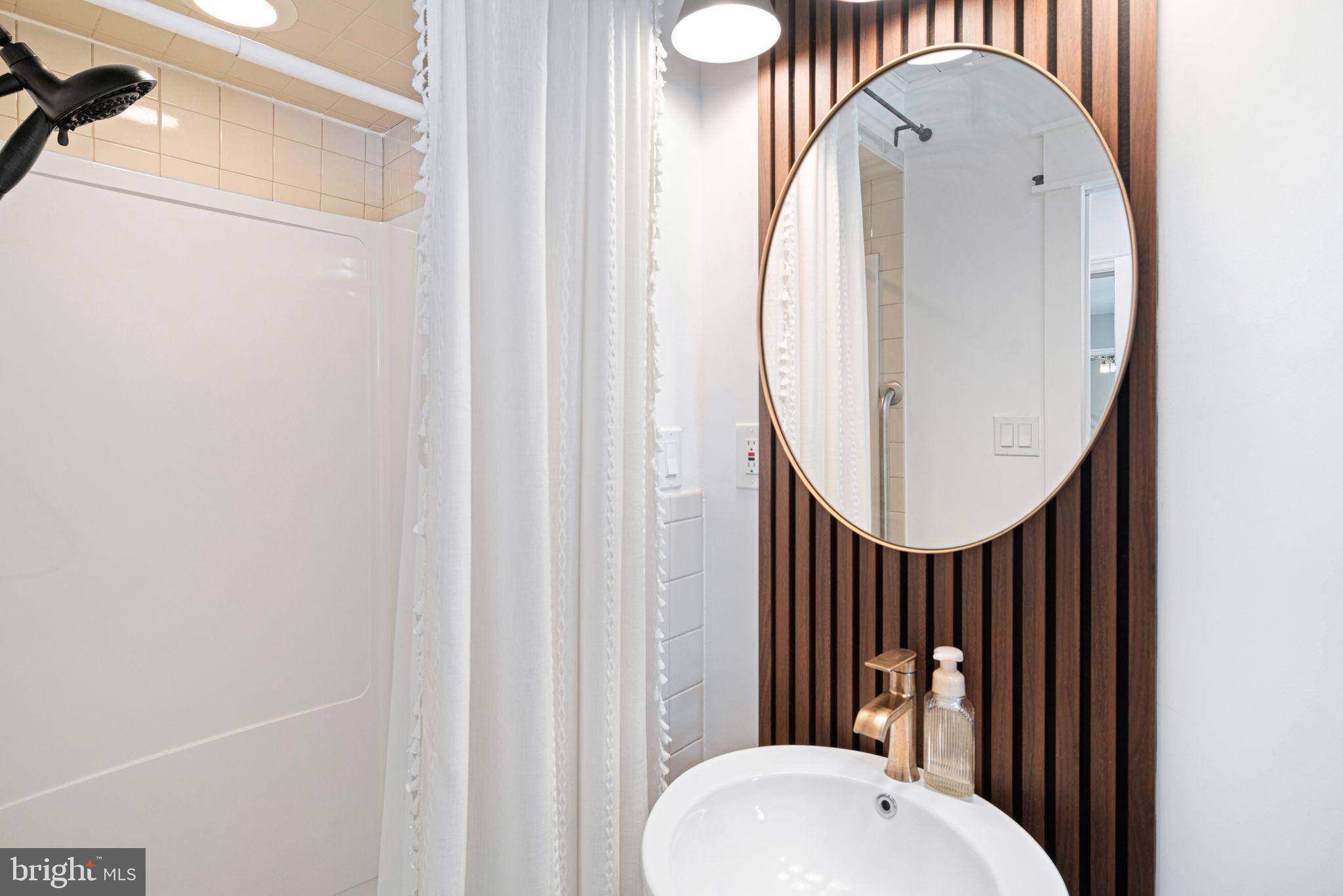 720 Linton Hill Road Newtown, PA 18940 - Photo 11 of 62 1st floor full bath