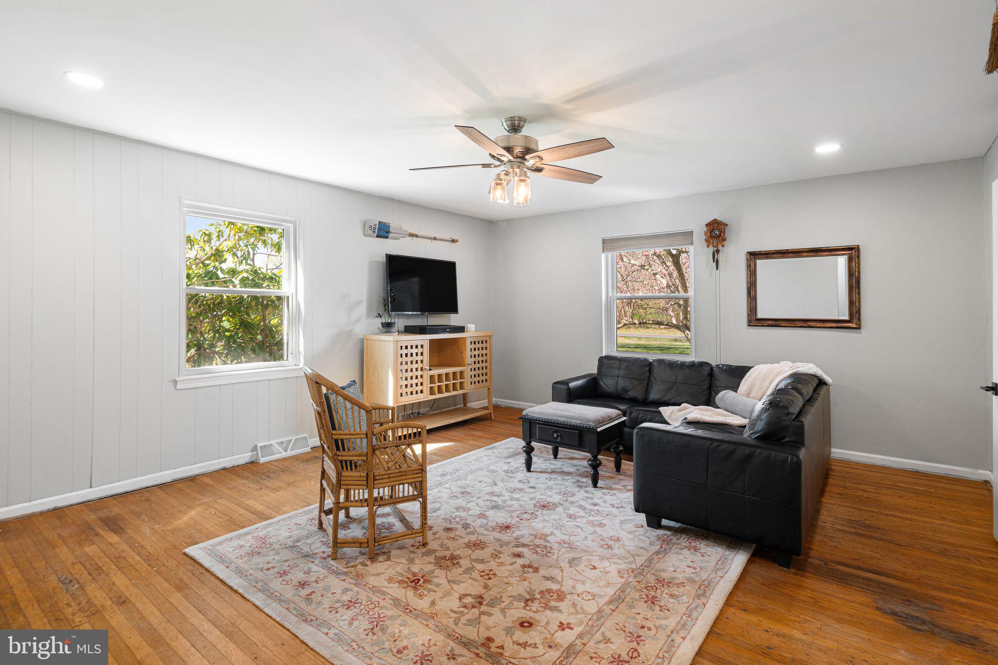 720 Linton Hill Road Newtown, PA 18940 - Photo 20 of 62 Den or in-law suite