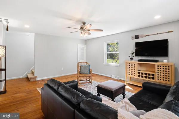 $865,000 | 720 Linton Hill Road, Newtown, PA 18940