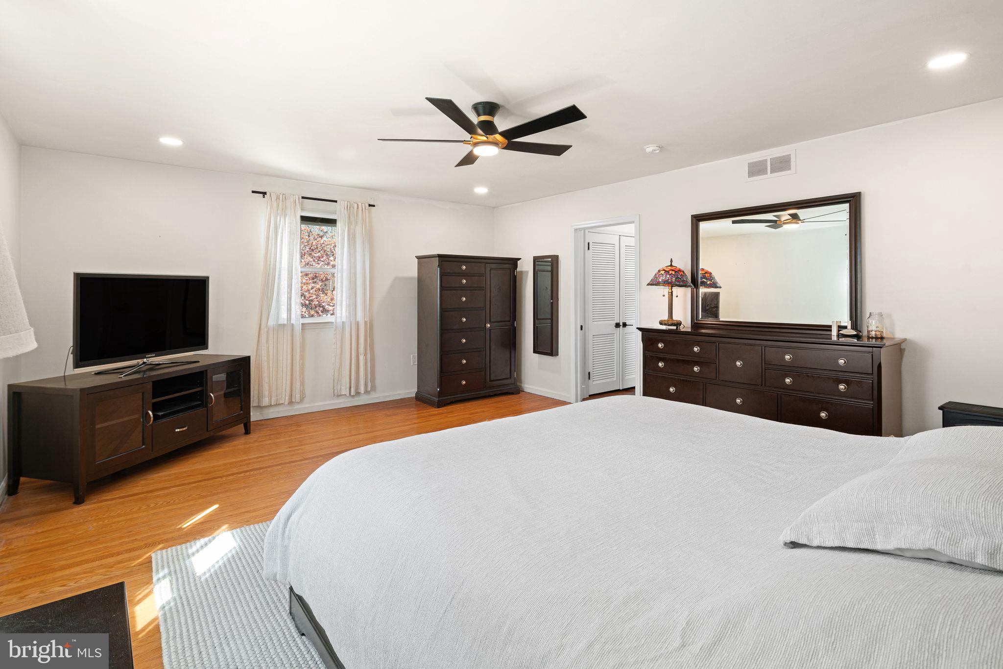 720 Linton Hill Road Newtown, PA 18940 - Photo 27 of 62 Primary bedroom