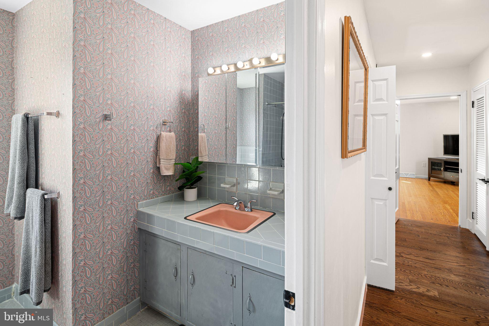 720 Linton Hill Road Newtown, PA 18940 - Photo 28 of 62 Primary en-suite