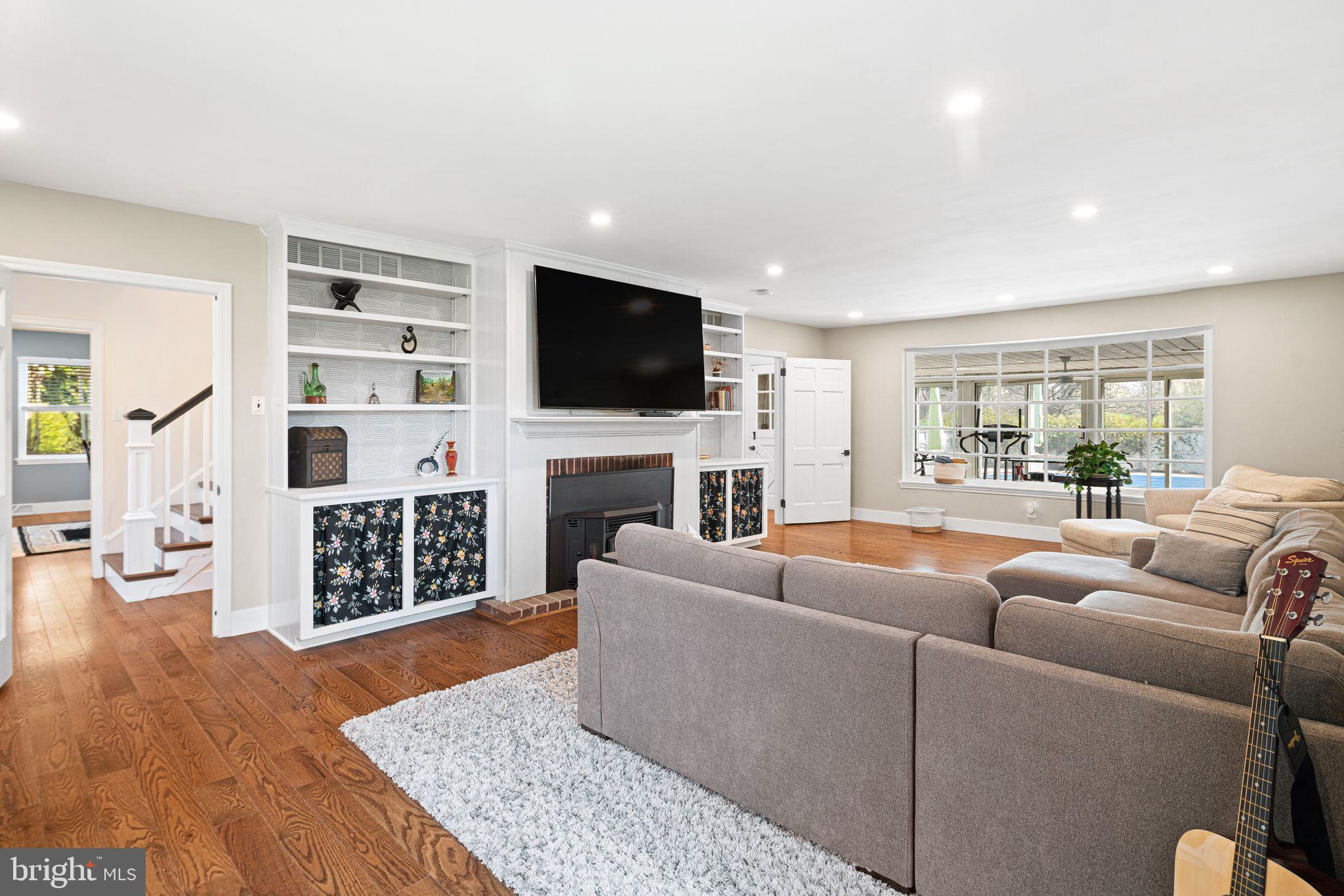 720 Linton Hill Road Newtown, PA 18940 - Photo 4 of 62 Living room