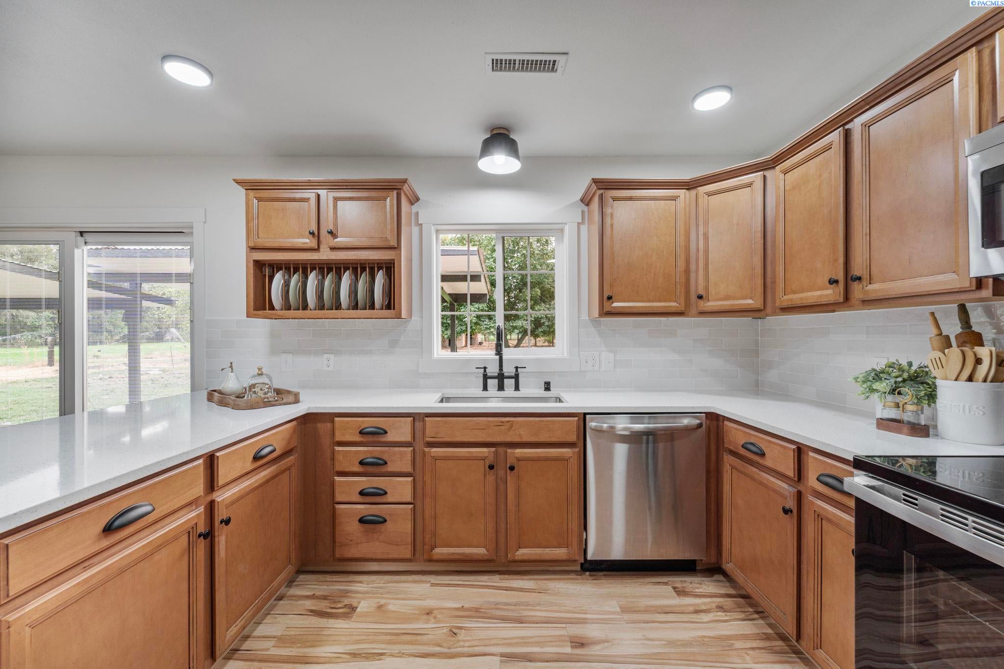 228105 East Game Farm Road Kennewick, WA 99337 - Photo 5 of 29 Gallery Image 5