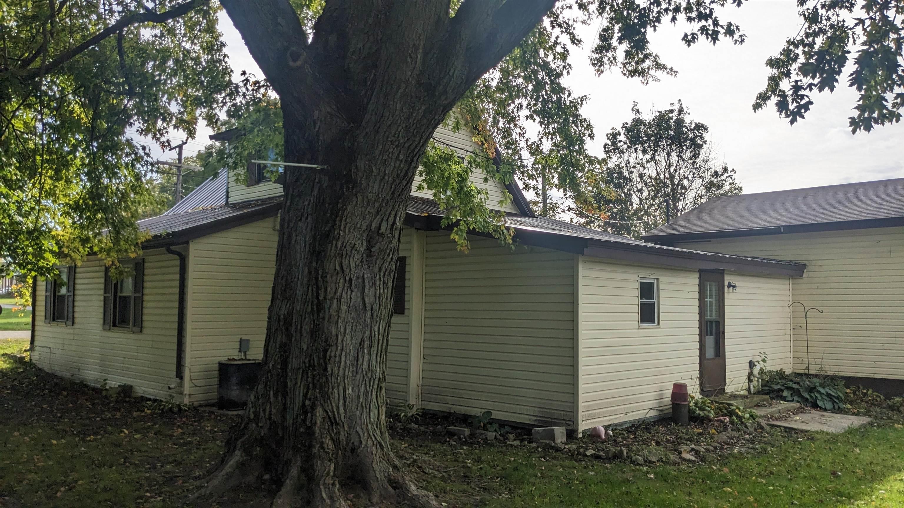 2053 West 1000 South Keystone, IN 46759 - Photo 4 of 19