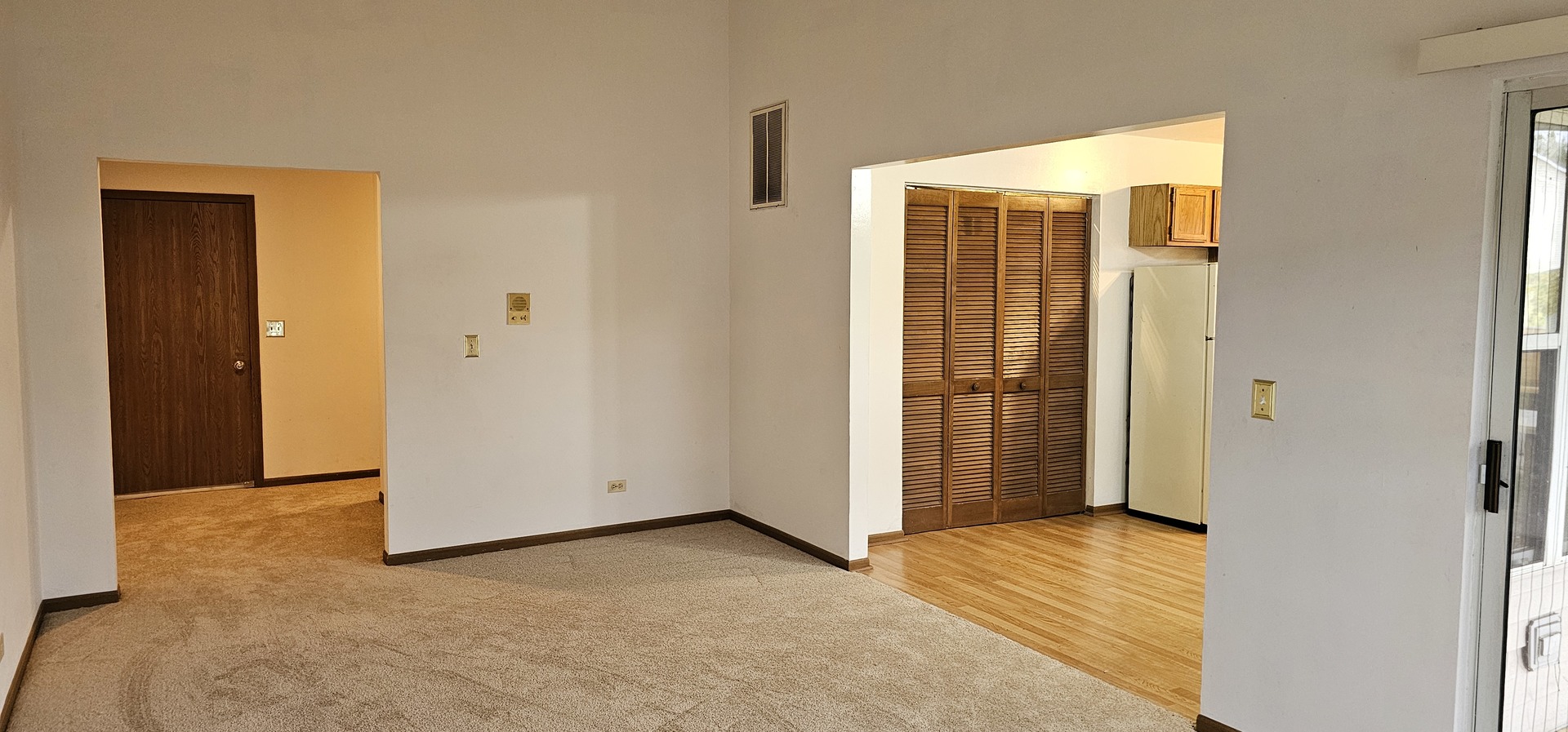 301 Village Creek Drive, Unit 2A Lake In The Hills, IL 60156 - Photo 7 of 31