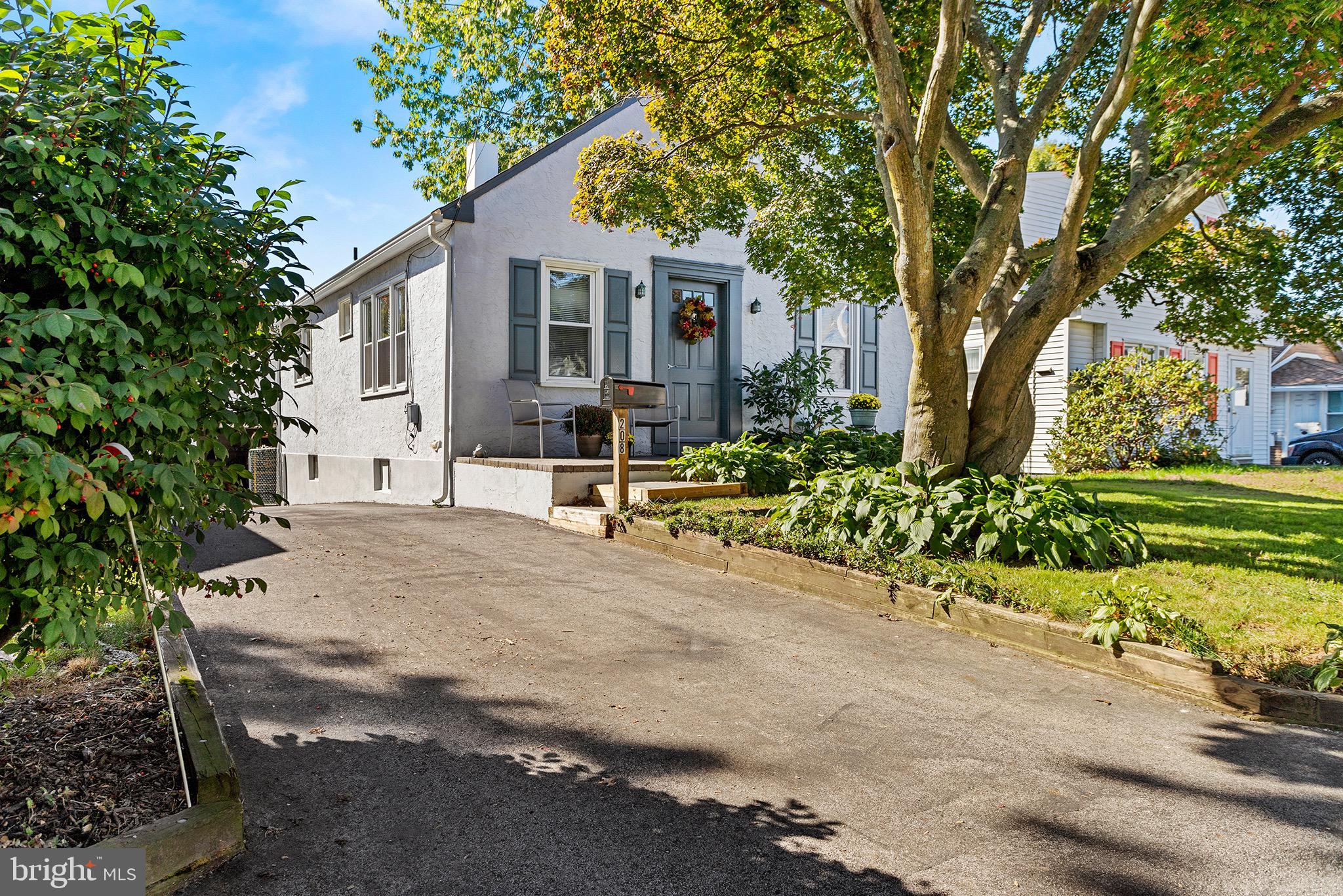 208 Walnut Road Wallingford, PA 19086 - Photo 1 of 20