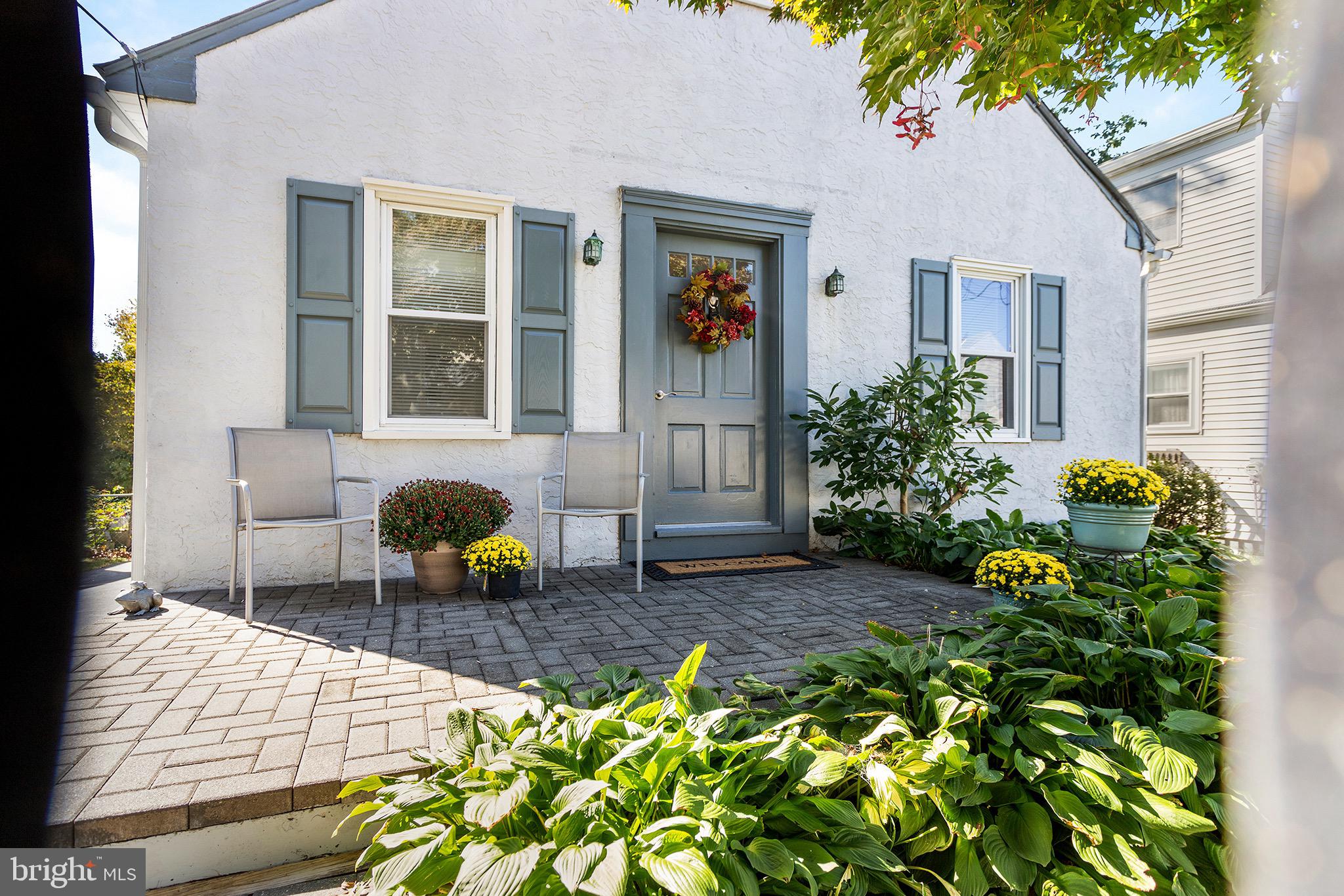 208 Walnut Road Wallingford, PA 19086 - Photo 2 of 20