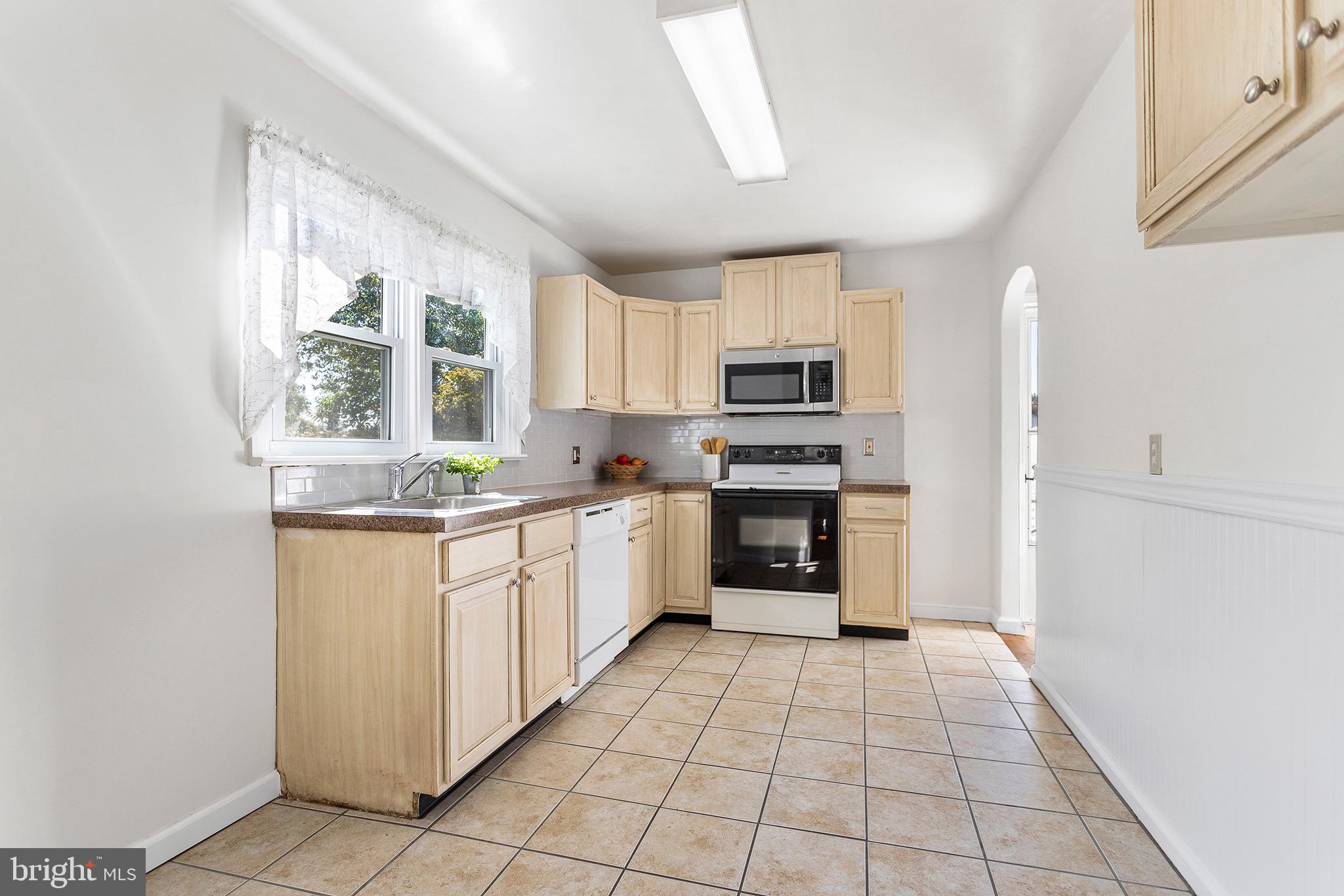 208 Walnut Road Wallingford, PA 19086 - Photo 6 of 20