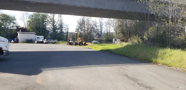 a view of a yard with cars