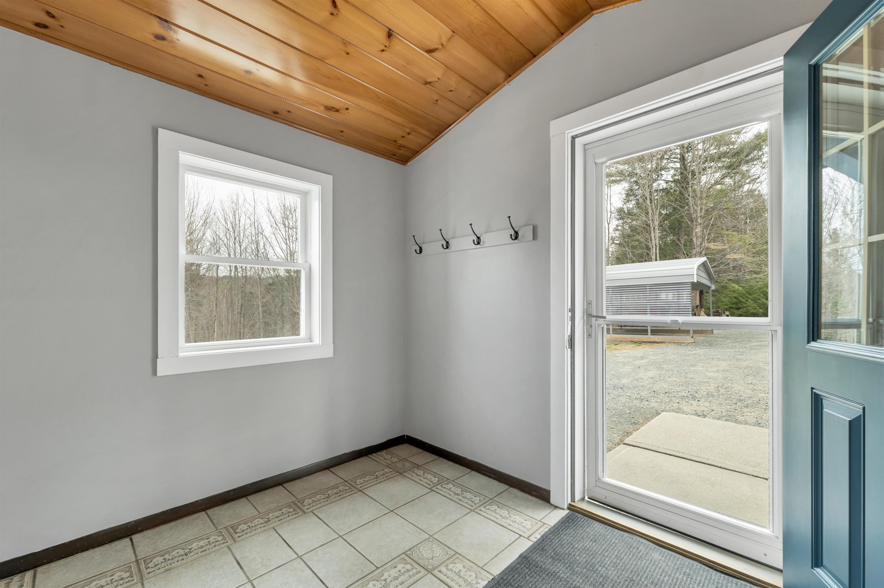 80 Doc's Drive Grantham, NH 03753 - Photo 5 of 34
