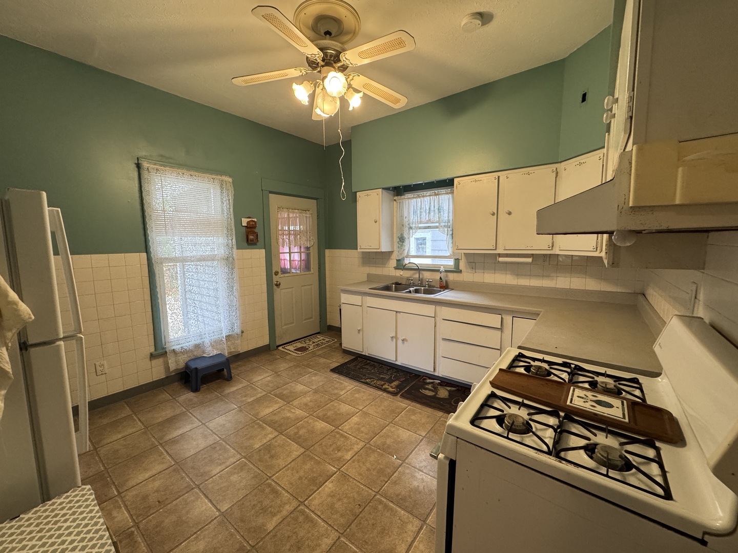 1019 Prospect Street Elgin, IL 60120 - Photo 11 of 18