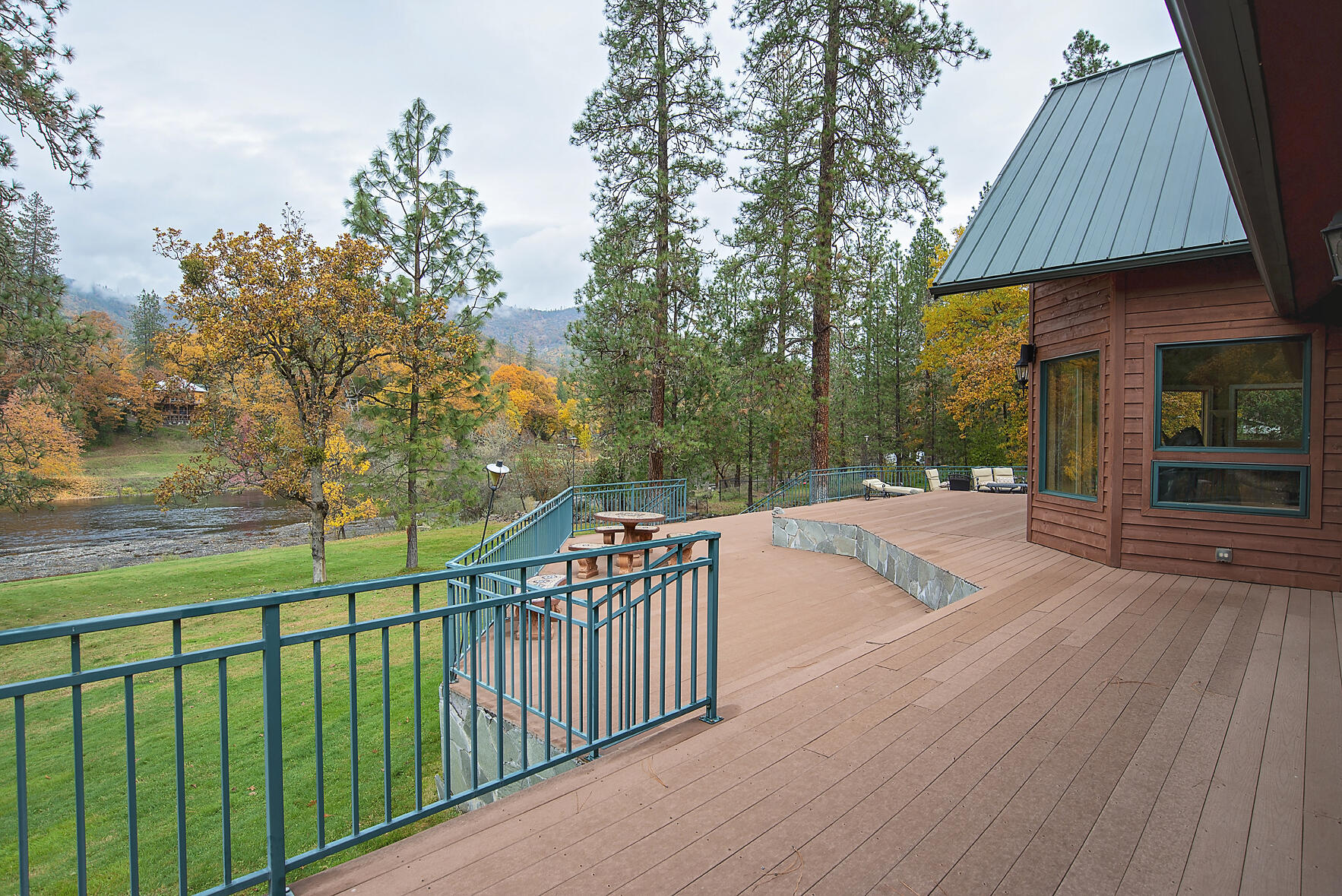 1665 Upper River Road Gold Hill, OR 97525 - Photo 31 of 48