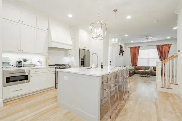 $4,250 | 734 West 7th Street, Dallas, TX 75208